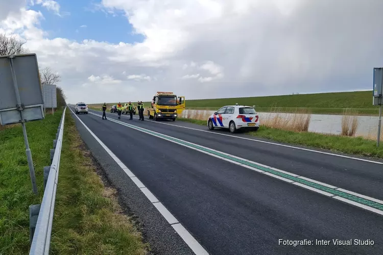 Kopstaart-botsing op N99 nabij Van Ewijcksluis