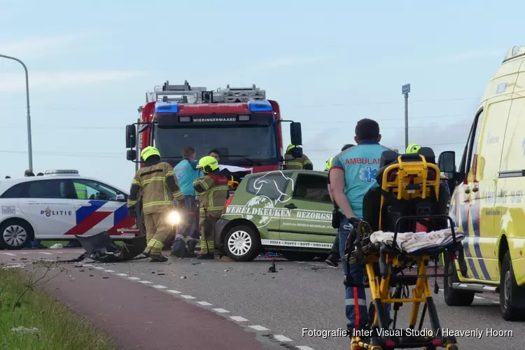 Drie gewonden bij frontale botsing in Barsingerhorn