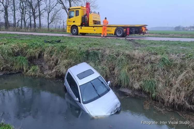 Auto aangetroffen in sloot in Slootdorp