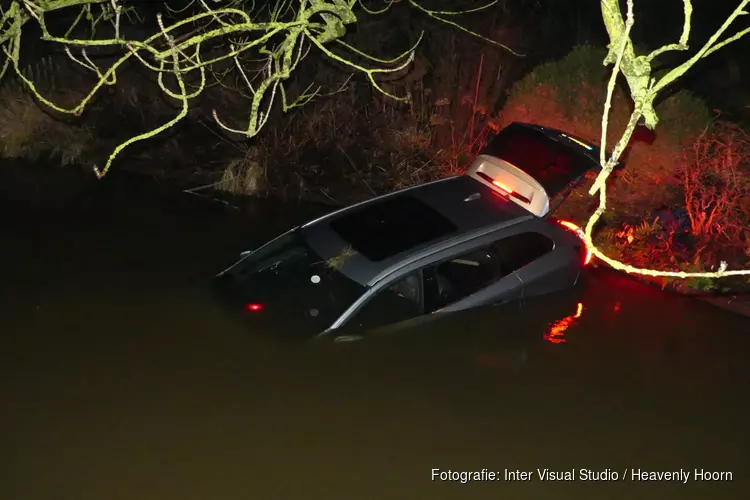 Auto te water bij ongeval in Barsingerhorn