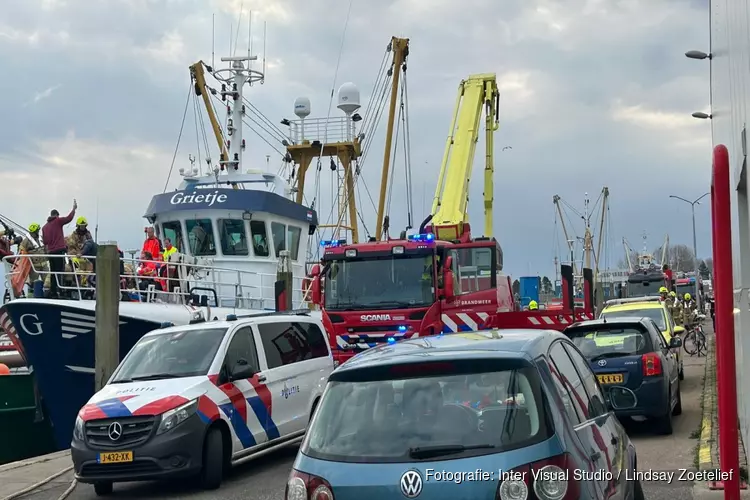 Man zwaargewond na val op vissersboot