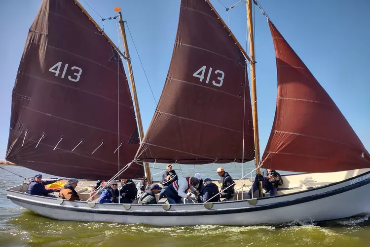 Sloepzeilen voor mensen met een beperking op het Amstelmeer