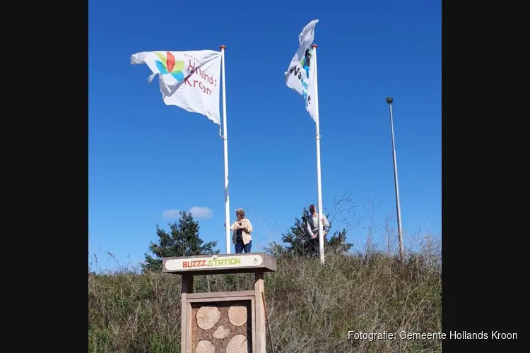 Vernieuwd bustransferium Den Oever lijkt op klein waddeneiland