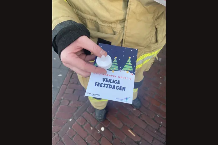 Brandweer de straat op tijdens Kerstactiedag 20 december