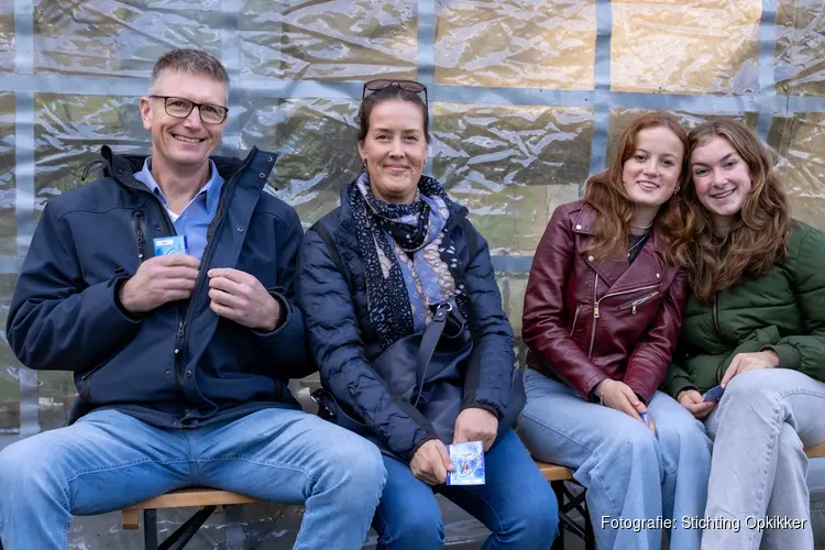 Phine (16) en haar gezin uit Schagerbrug beleefde zaterdag 28 september een geweldige Opkikkerdag vol verrassingen