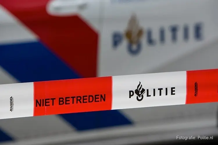 Lichtgewonde bij overval in Breezand, politie doet onderzoek