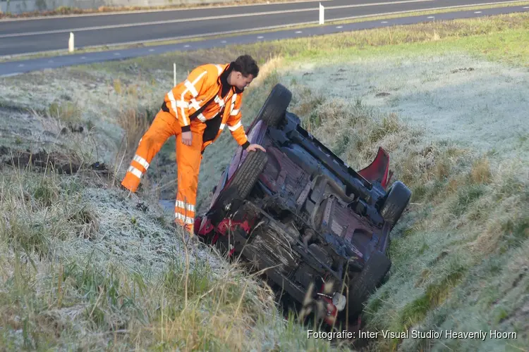 Auto zwaar beschadigd bij ongeval in Slootdorp