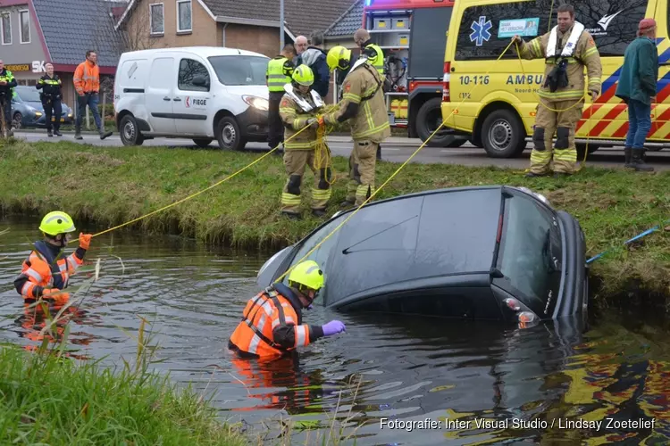 Auto belandt in Molenvaart