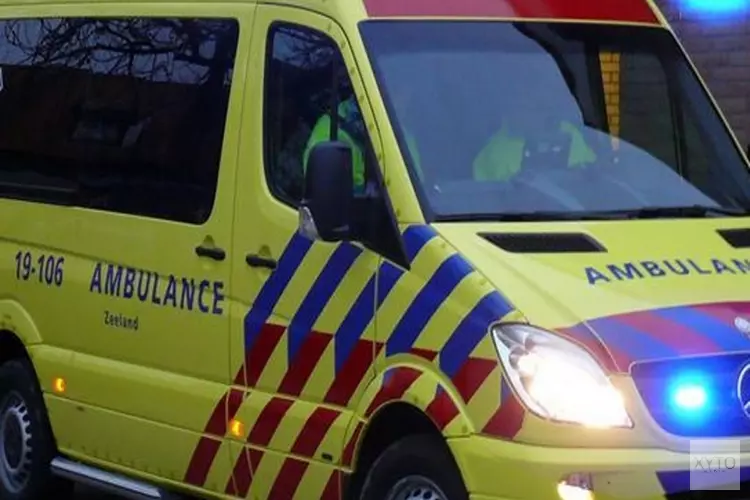 Automobilist gewond bij crash in sloot in Slootdorp