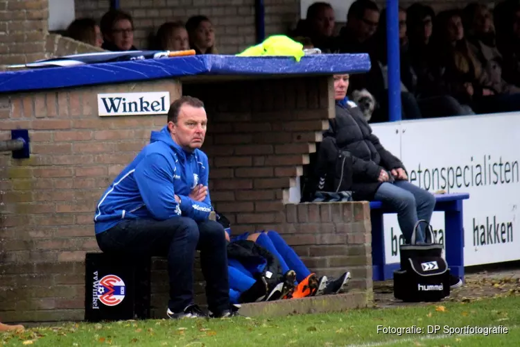 Trainer John Bijvoet aan laatste seizoen bezig bij Winkel-vrouwen