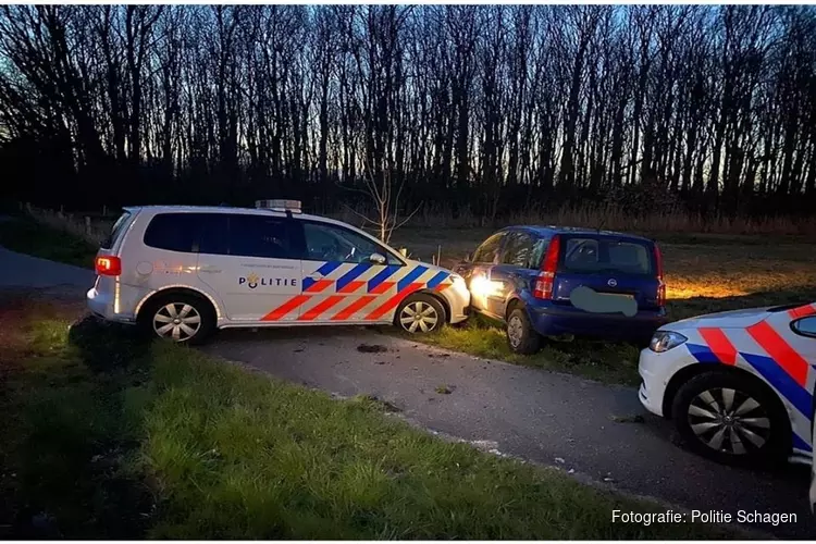 In Breezand gestolen auto in Anna Paulowna klem gereden