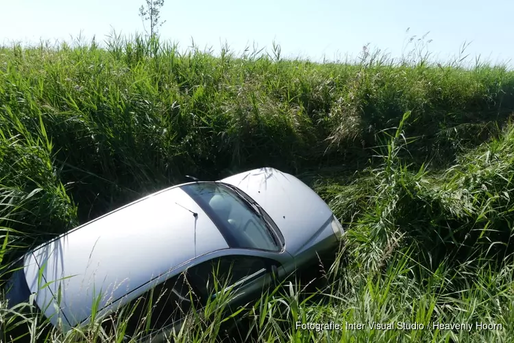 Auto in sloot in Barsingerhorn