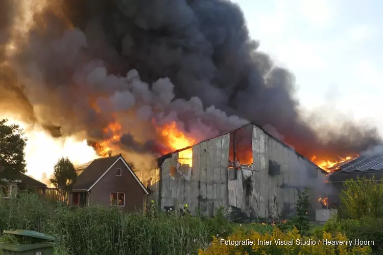 Uitslaande brand bij bedrijf in &#39;t Veld