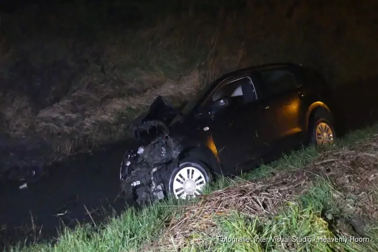 Auto raakt te water in Nieuwe Niedorp