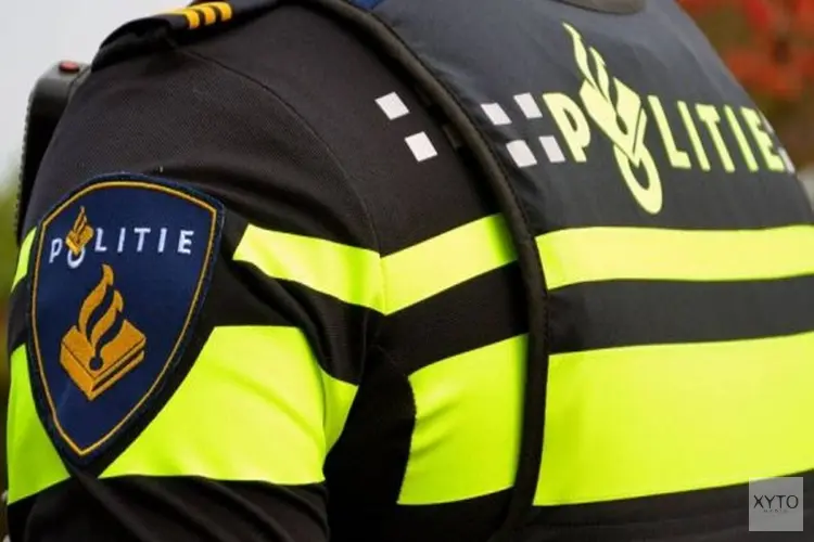 Politie neemt honderd vuurwapens in beslag