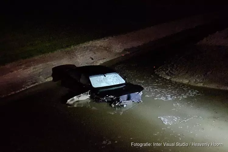 Automobiliste te water in Kolhorn